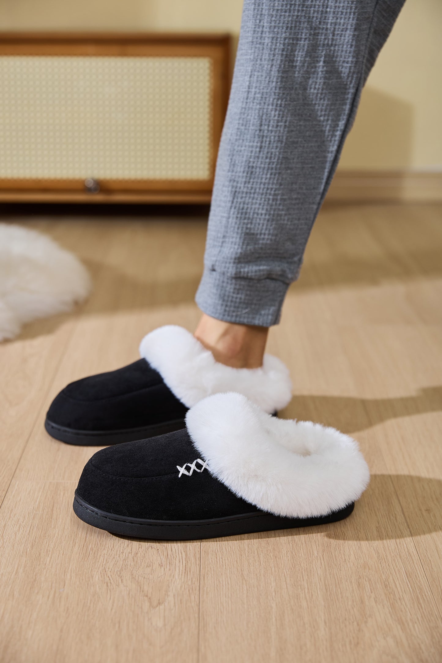 Fluff Trim Round Toe Flat Slippers