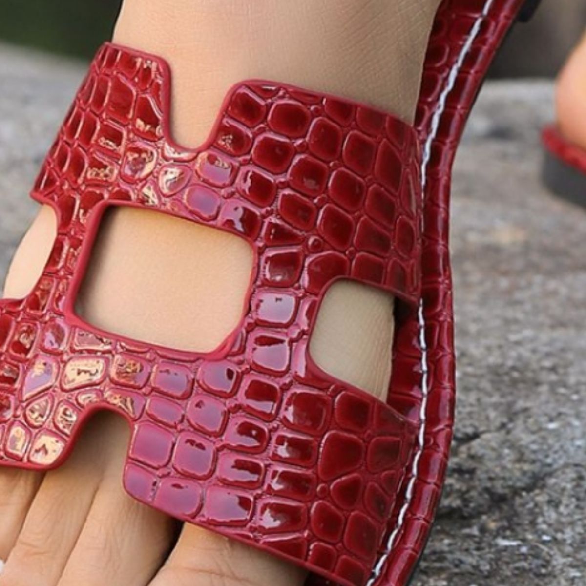 Crocodile Pattern Open-Toe PU Leather Sandals